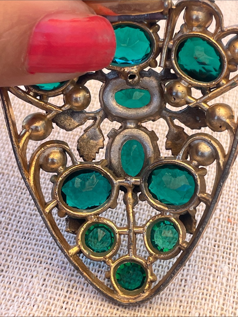 Vintage Emerald Green Rhinestone Shield Brooch - Picture 6 of 7